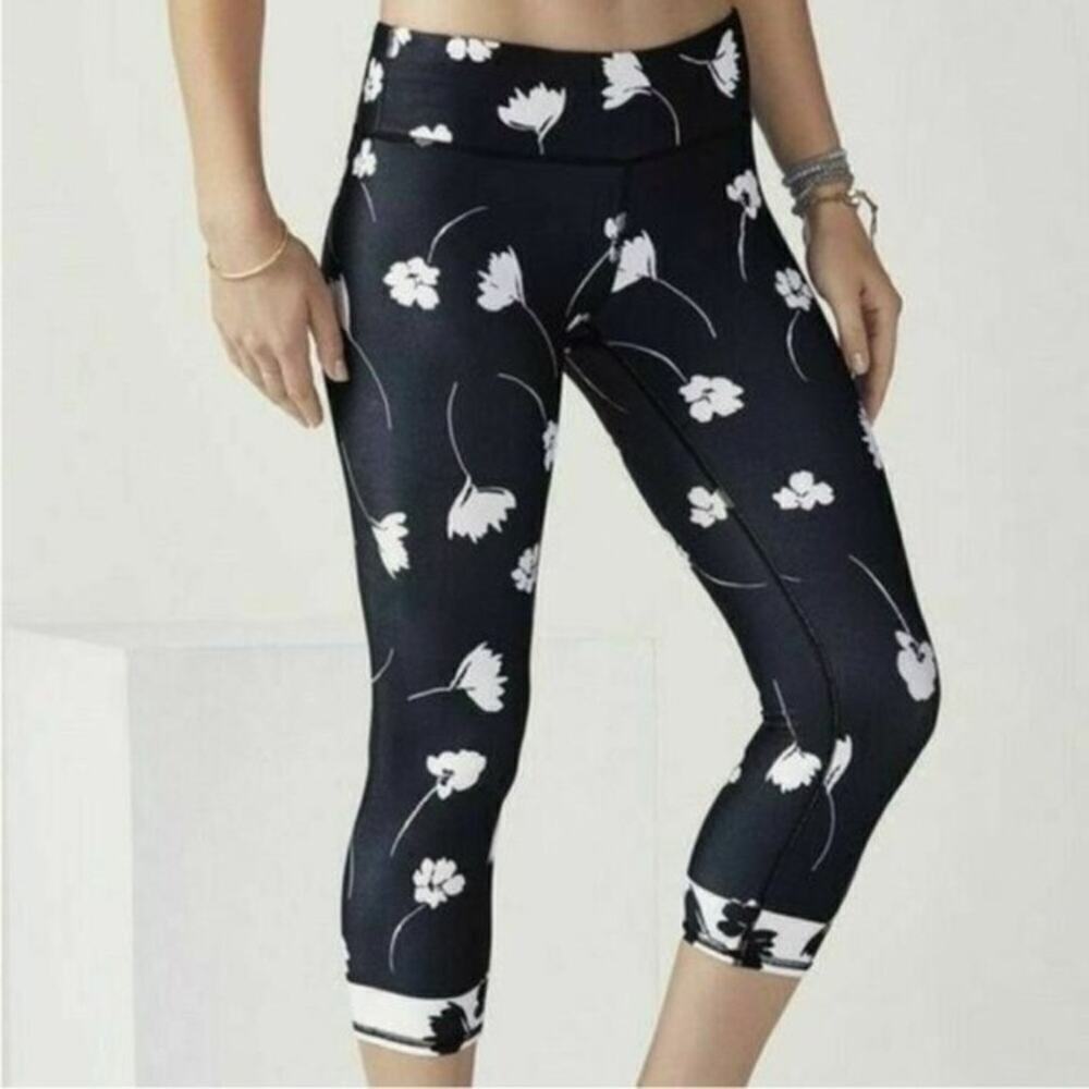 Fabletics Black White Floral Capri Leggings XS